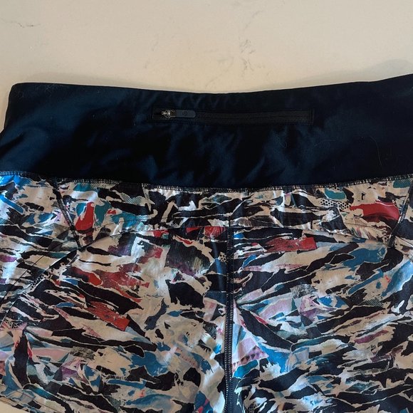 Lululemon Run Times Short II *4" inseam size 4 Culture Clash Multi Black W7AK9S - Picture 4 of 4